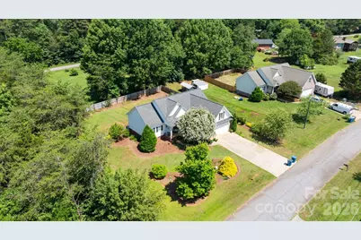 1621 Herbie Circle, Newton, NC 28658 - Photo 4