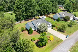 1621 Herbie Cir, Newton, NC 28658 - Photo 4