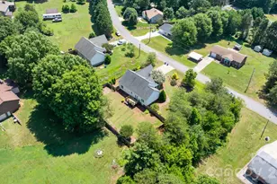 1621 Herbie Cir, Newton, NC 28658 - Photo 6