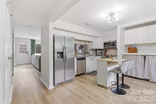 8208 Knights Bridge Rd, Charlotte, NC 28210 - Photo 2