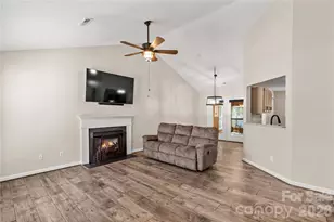 4425 Derbyshire Ln, Matthews, NC 28104 - Photo 8