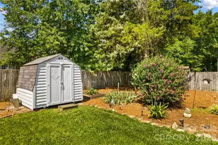 4425 Derbyshire Ln, Matthews, NC 28104 - Photo 40