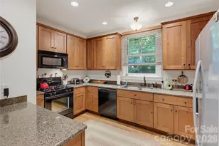 298 Hedgewood Dr, Tuckasegee, NC 28783 - Photo 20
