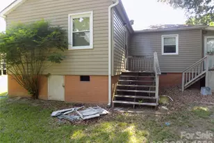308 S Vine St, Gastonia, NC 28052 - Photo 2