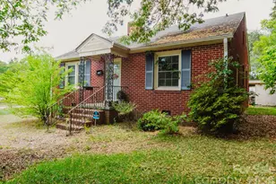 303 Myrtle Ave, Hamlet, NC 28345 - Photo 1