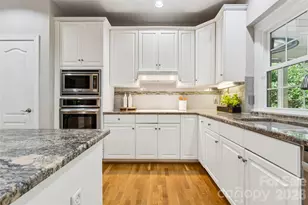 5529 Fairvista Dr, Charlotte, NC 28269 - Photo 14