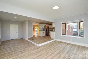 9313 Trinity Rd, Charlotte, NC 28216 - Photo 16