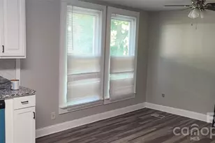 212 E Bell St, Statesville, NC 28677 - Photo 6