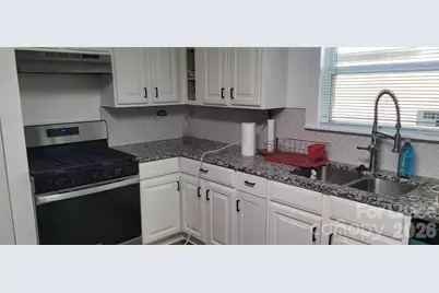 212 E Bell Street, Statesville, NC 28677 - Photo 8