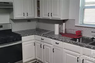 212 E Bell St, Statesville, NC 28677 - Photo 8