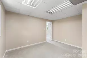 221 Kingsway Cir, Charlotte, NC 28214 - Photo 36