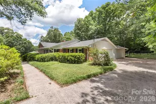 221 Kingsway Cir, Charlotte, NC 28214 - Photo 4