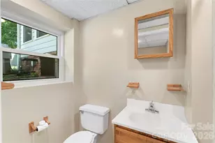 221 Kingsway Cir, Charlotte, NC 28214 - Photo 38