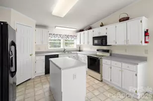 30 Countryside Dr, Hendersonville, NC 28792 - Photo 14