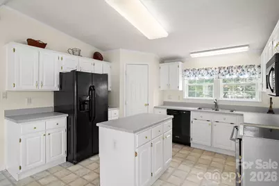 30 Countryside Drive, Hendersonville, NC 28792 - Photo 16
