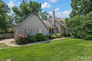 3 Carolewood Dr, Horse Shoe, NC 28742 - Photo 2