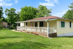 407 Hall St, Hendersonville, NC 28739 - Photo 2