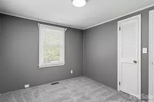 407 Hall St, Hendersonville, NC 28739 - Photo 18