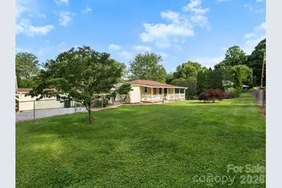 407 Hall Street, Hendersonville, NC 28739 - Photo 1