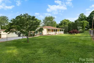 407 Hall St, Hendersonville, NC 28739 - Photo 1