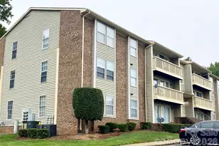 1604 Arlyn Cir, Charlotte, NC 28213 - Photo 1