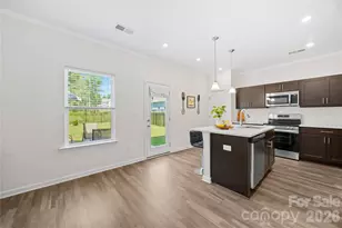 8131 Jonagold Ln, Charlotte, NC 28215 - Photo 6