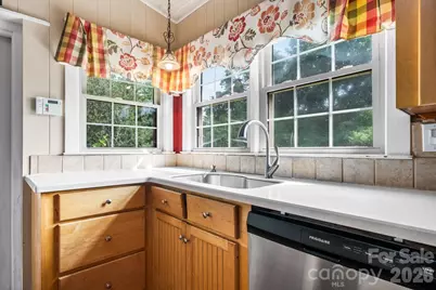 15 6th Em Street, Marion, NC 28752 - Photo 8