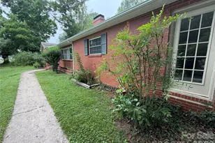 901 Ridgecrest Dr NE, Lenoir, NC 28645 - Photo 2