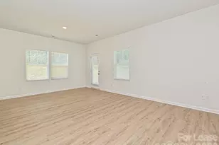 1725 E Cloaninger Ave, Statesville, NC 28625 - Photo 4
