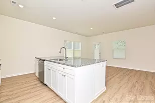 1725 E Cloaninger Ave, Statesville, NC 28625 - Photo 2