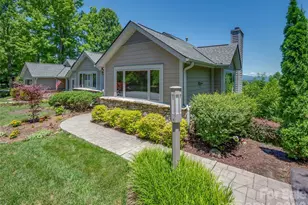 2 Meadow Ridge Ln, Hendersonville, NC 28739 - Photo 6