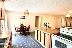 422 US Hwy 19E Hwy, Spruce Pine, NC 28777 - Photo 4
