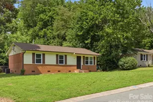 622 Dunbrook Ln, Charlotte, NC 28217 - Photo 2