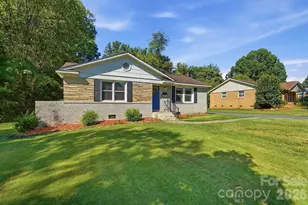 1816 Northcliff Dr, Charlotte, NC 28216 - Photo 2