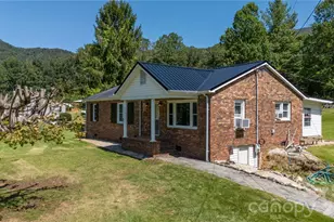 1424 Bear Creek Rd, Bakersville, NC 28705 - Photo 2