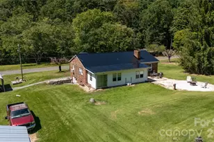 1424 Bear Creek Rd, Bakersville, NC 28705 - Photo 8