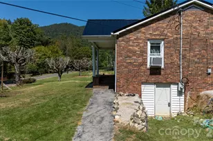 1424 Bear Creek Rd, Bakersville, NC 28705 - Photo 12