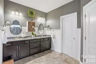 10420 Daufuskie Dr, Charlotte, NC 28278 - Photo 22