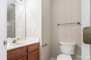 12327 Jessica Pl, Charlotte, NC 28269 - Photo 16
