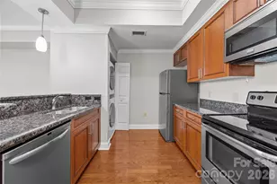 300 W 5th St, Charlotte, NC 28202 - Photo 24