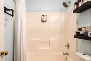 525 E 37th St, Charlotte, NC 28205 - Photo 16