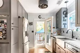 525 E 37th St, Charlotte, NC 28205 - Photo 6