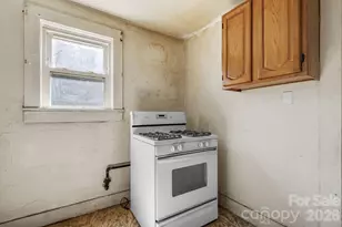 115 Brackett St, Morganton, NC 28655 - Photo 6