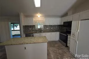 1395 Cape Hickory Rd, Hickory, NC 28601 - Photo 12