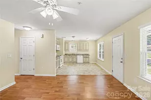318 N Pryor St, Gastonia, NC 28052 - Photo 6