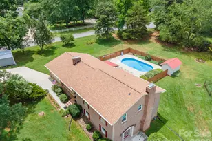 201 Wellington Dr, Lincolnton, NC 28092 - Photo 1