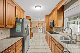 7201 Hopeton Rd, Charlotte, NC 28210 - Photo 14