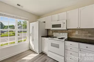 2235 Preakness Ct, Charlotte, NC 28273 - Photo 2