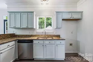 5423 Starflower Dr, Charlotte, NC 28215 - Photo 12