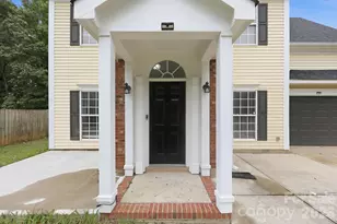 5423 Starflower Dr, Charlotte, NC 28215 - Photo 2